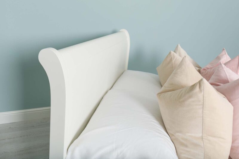Marieno Soft White Solid Wood Sleigh Bed Frame – 4ft6 Double, B Grade - Image 4
