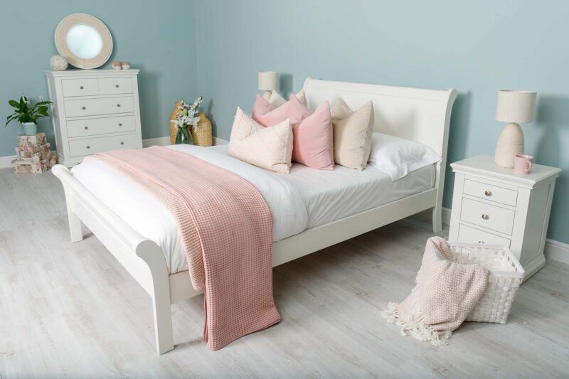 Marieno Soft White Solid Wood Sleigh Bed Frame – 4ft6 Double, B Grade - Image 3