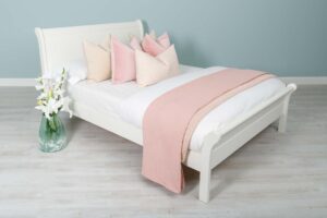 Marieno Soft White Solid Wood Sleigh Bed Frame – 4ft6 Double, B Grade